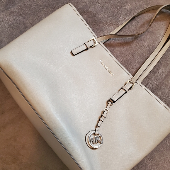 Large Michael Kors Purse - Picture 12 of 15